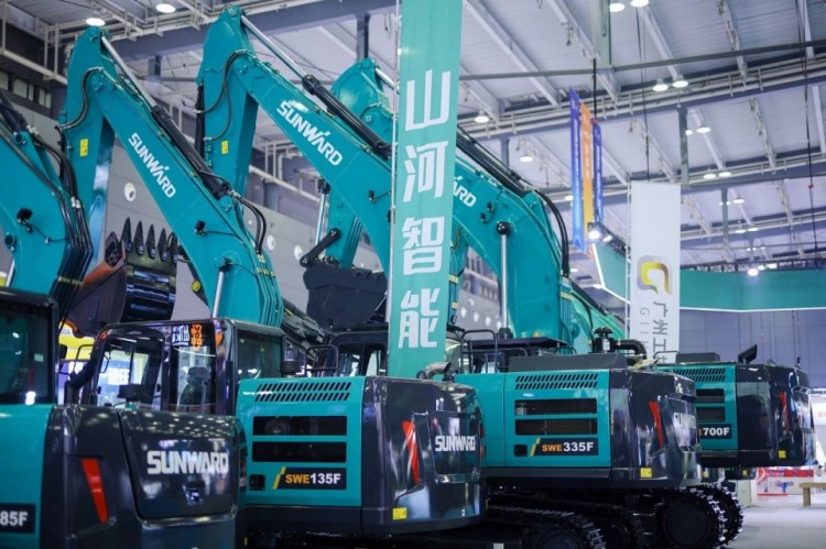 2025 CICEE | 打造极致精品化，ca888亚洲城智能挖掘机“圈粉”长沙展
