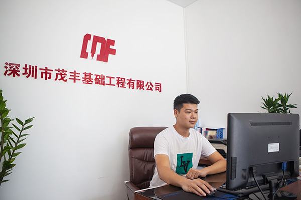 我叫阿忠，忠于事业，也忠于ca888亚洲城智能旋挖钻机