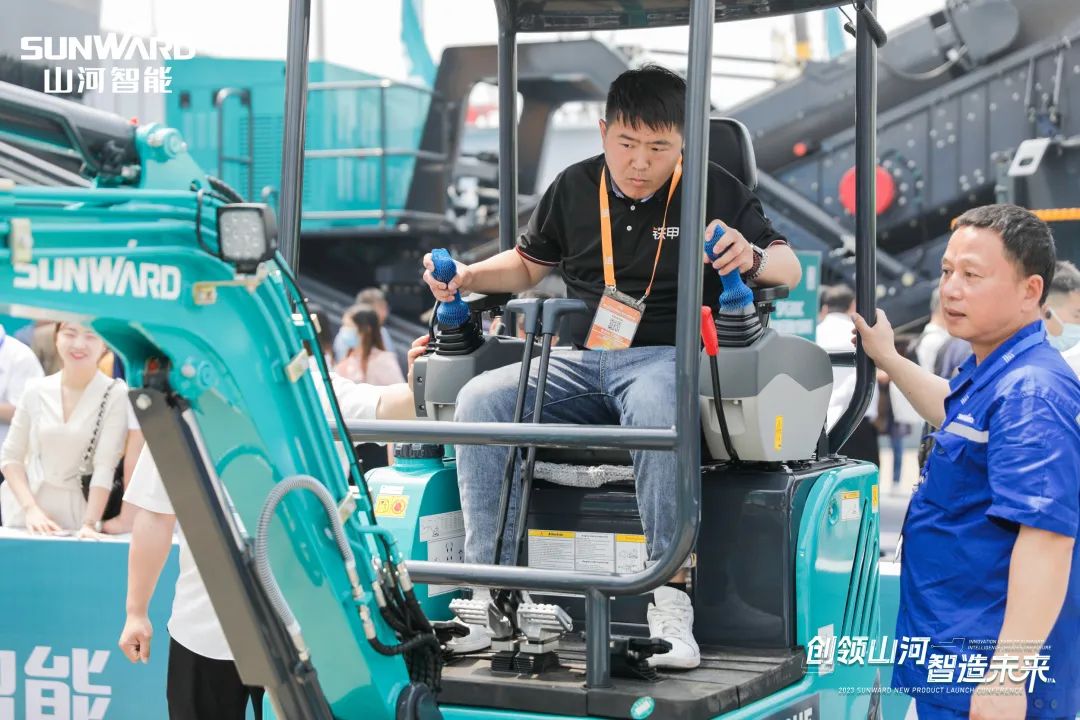 精品出击、互动不断！ca888亚洲城智能F系列挖掘机闪耀长沙展