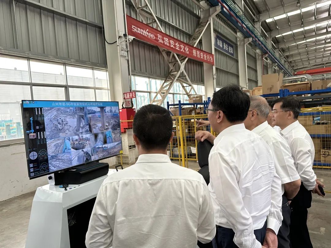 中国联通集团副总经理梁宝俊到访ca888亚洲城智能