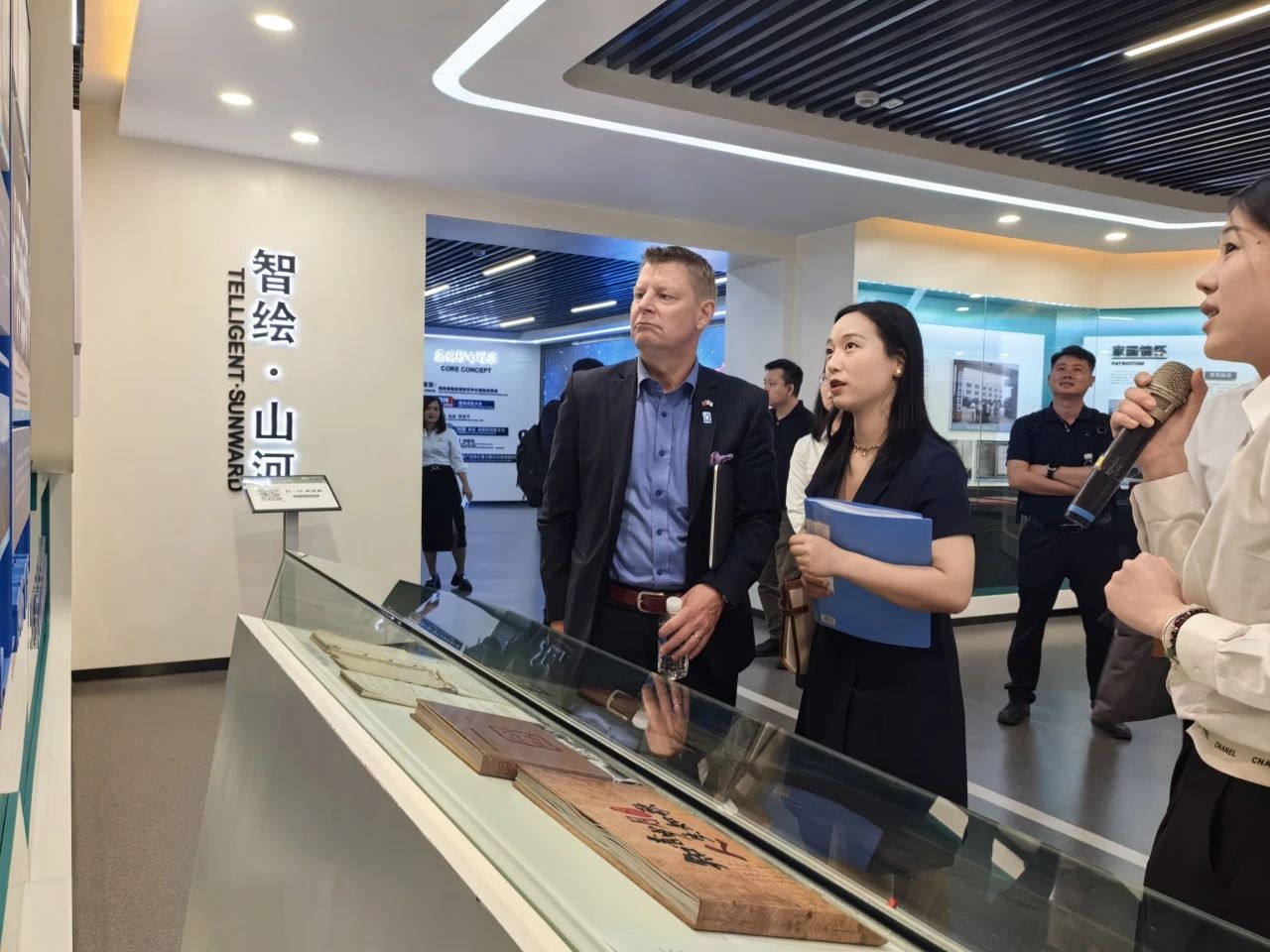 芬兰驻华大使馆商务参赞到访ca888亚洲城智能