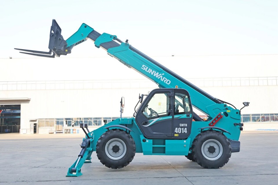 高端机型“双箭齐发”！ca888亚洲城智能两款伸缩臂叉装车成功下线