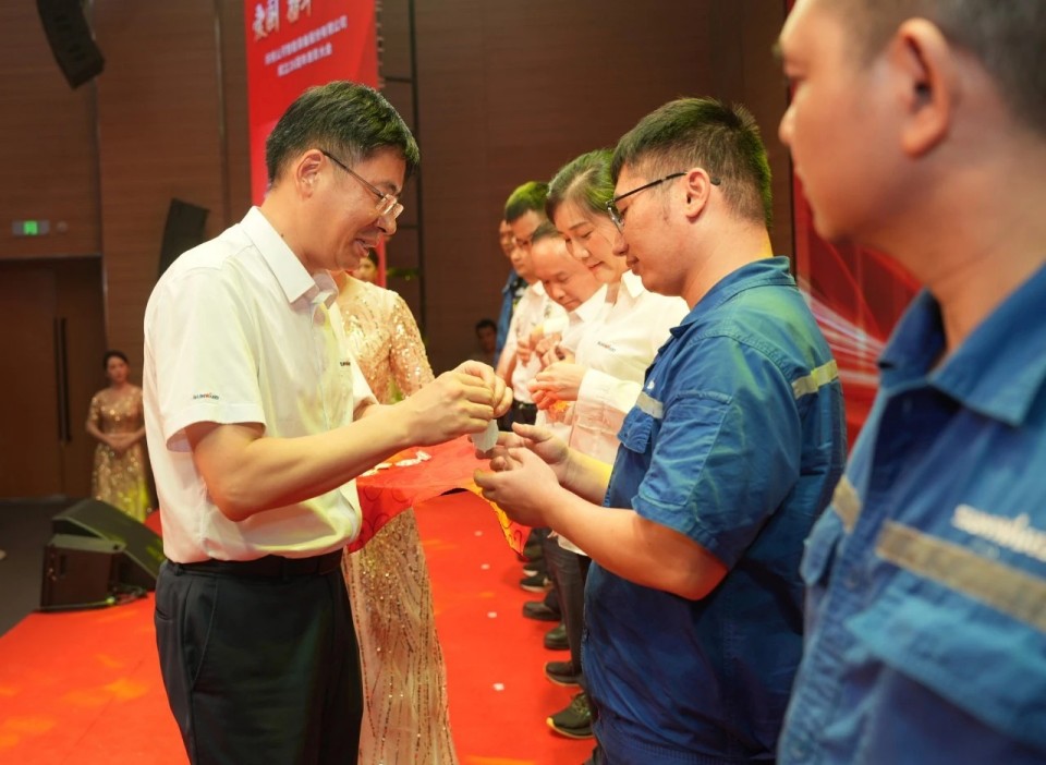 聚力前行！庆祝ca888亚洲城智能成立26周年表彰大会隆重召开