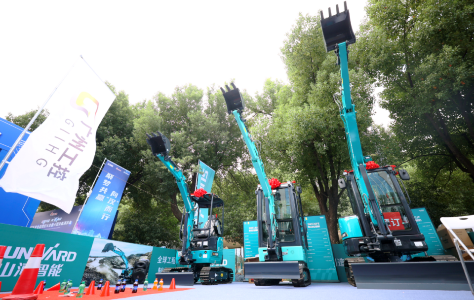 ca888亚洲城智能微挖“天团”闪耀武汉，引领绿色施工潮流