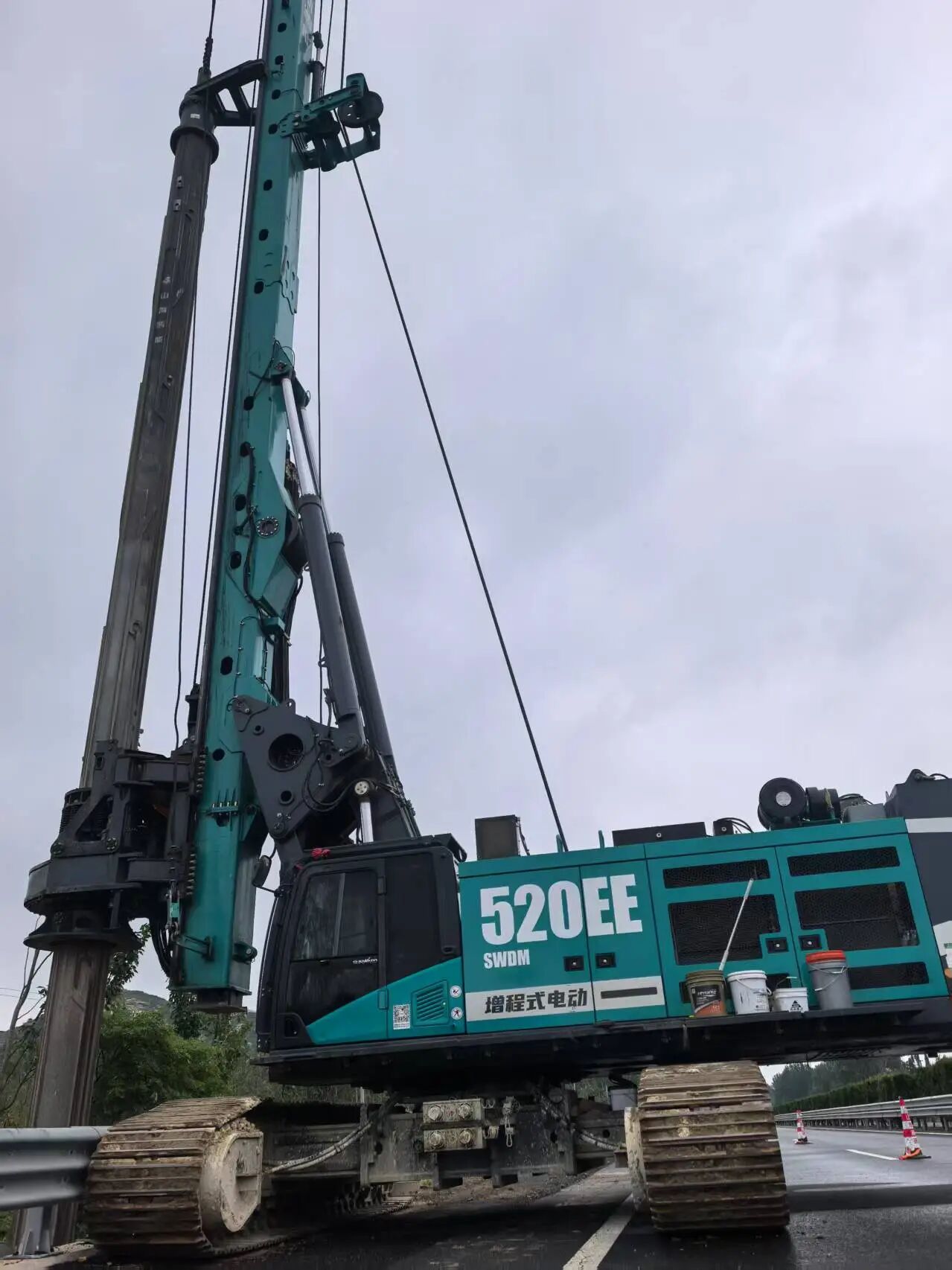 ca888亚洲城智能增程式电动旋挖钻机助力山东高速建设，绿色施工成效显著