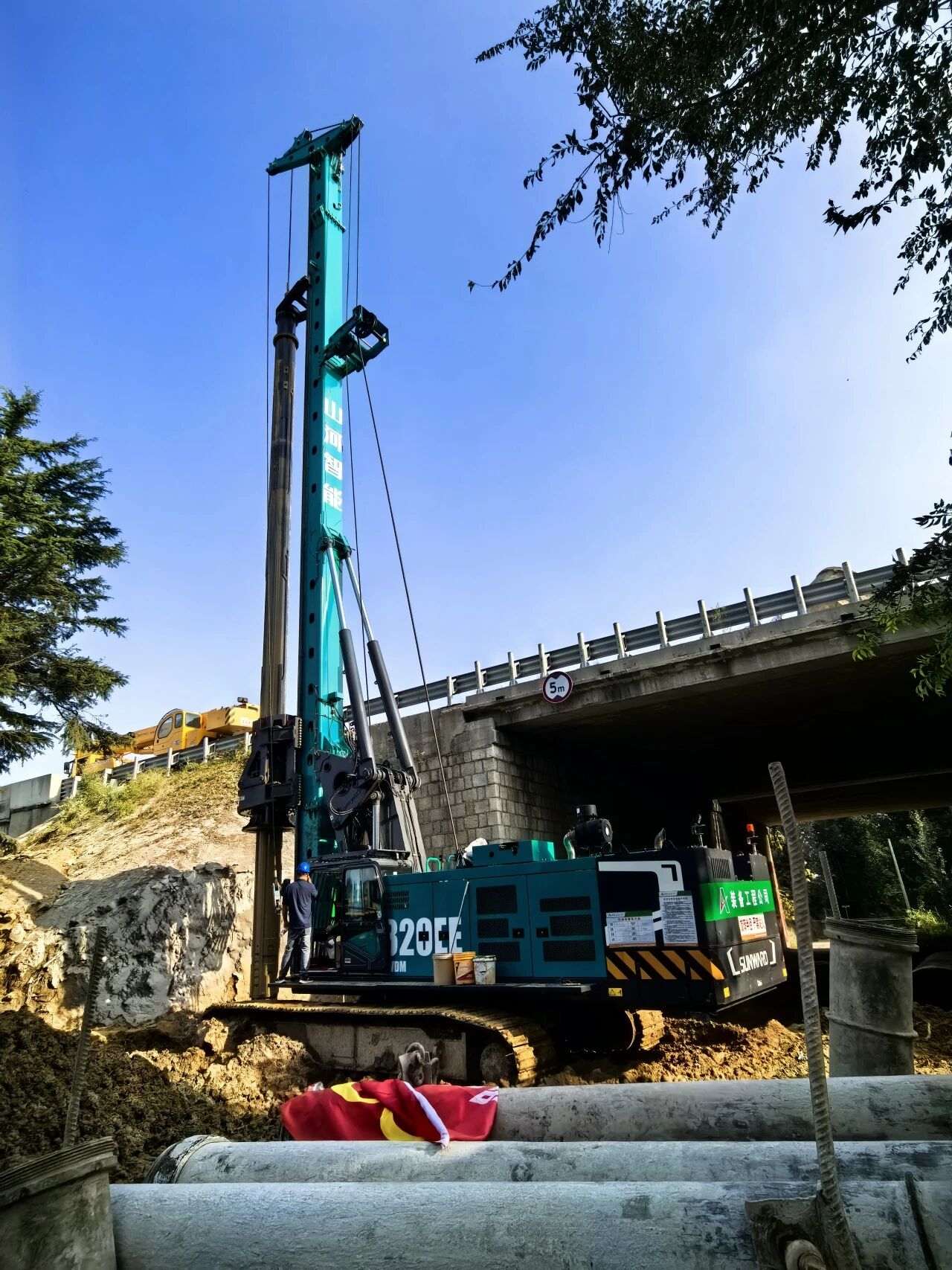 ca888亚洲城智能增程式电动旋挖钻机助力山东高速建设，绿色施工成效显著