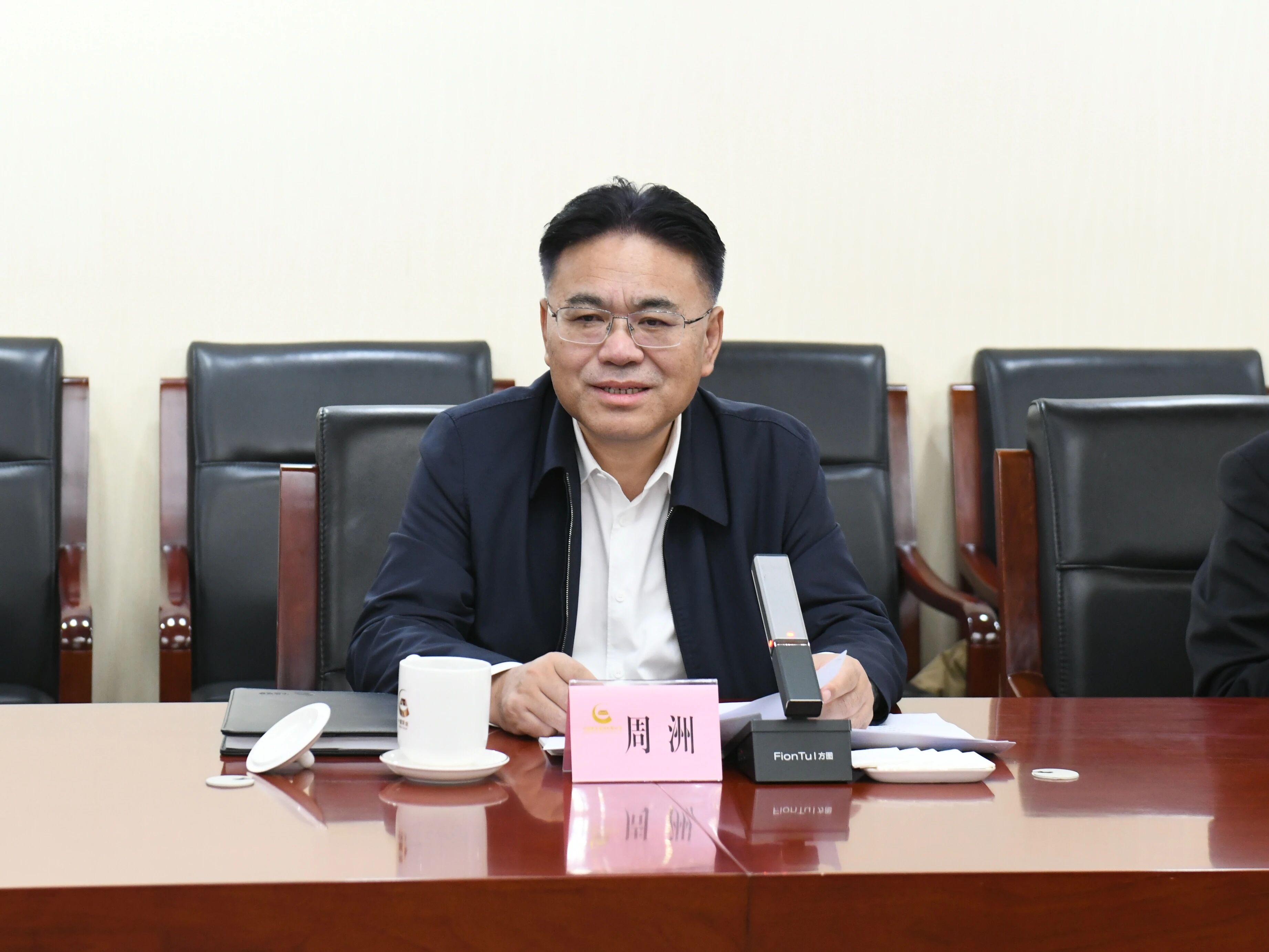 广州工控集团董事长景广军率ca888亚洲城智能团队到中国黄金集团拜访交流