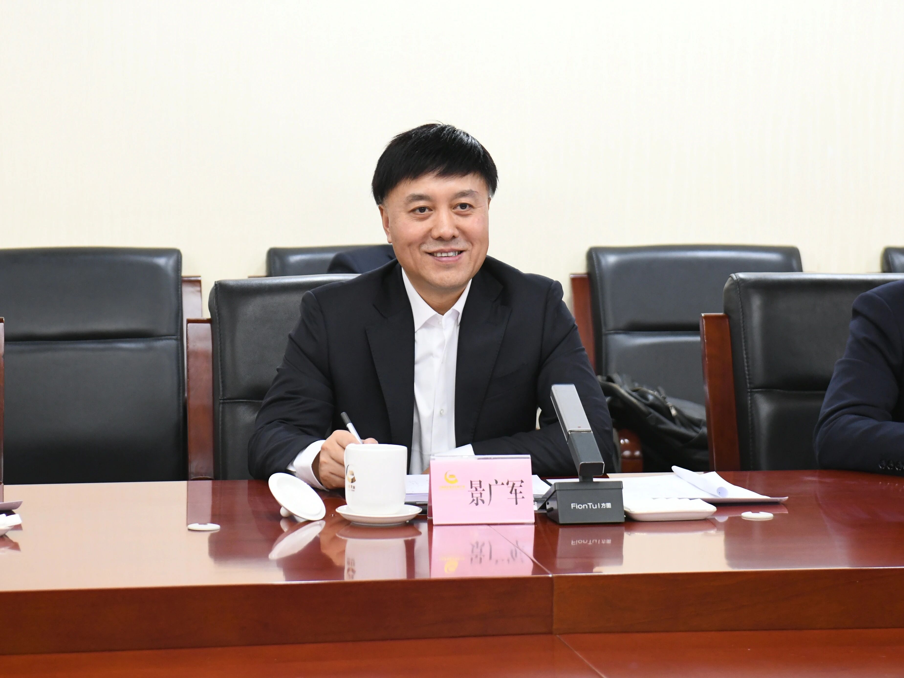 广州工控集团董事长景广军率ca888亚洲城智能团队到中国黄金集团拜访交流